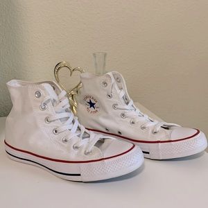 Converse All Star Chuck Taylor Classic (white) size 7. Minimal wear!